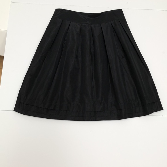 Banana Republic - Black pleated skirt with shine - size 10 - Picture 3 of 8